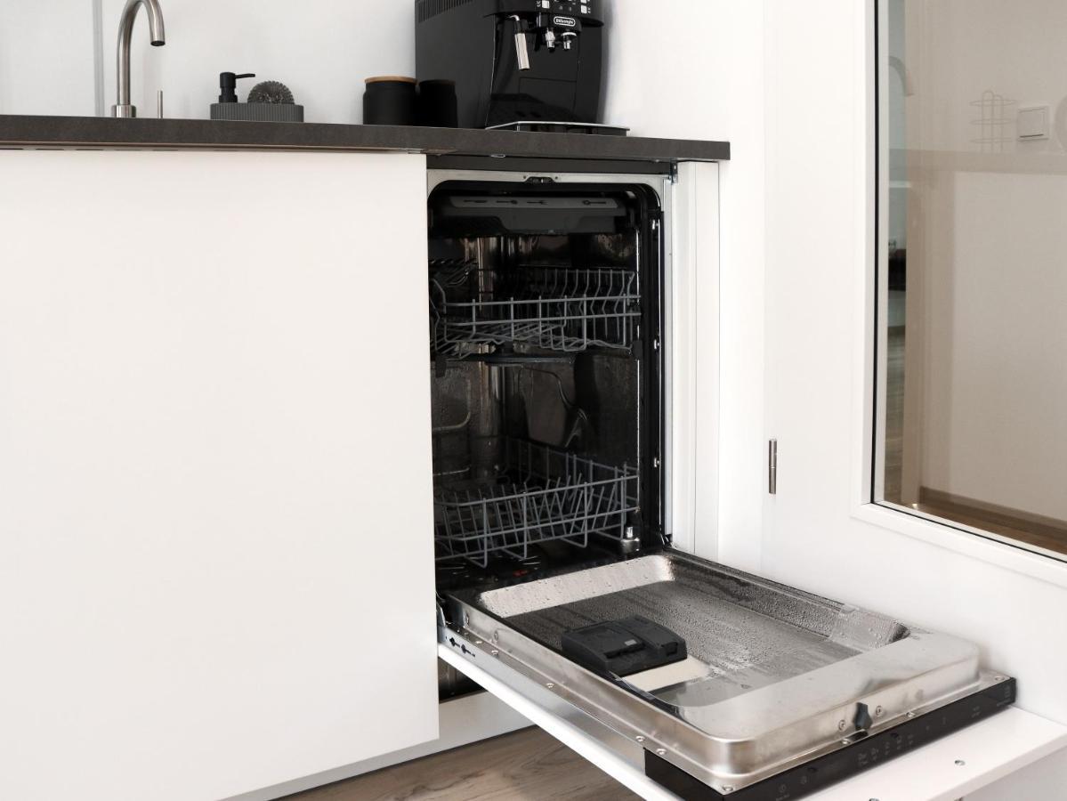 Lightplace • Design • Boxspring • Balkon • 2 Smart Tv •innenstadt Apartment