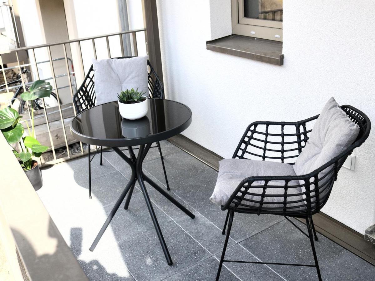 Lightplace • Design • Boxspring • Balkon • 2 Smart Tv •innenstadt Apartment