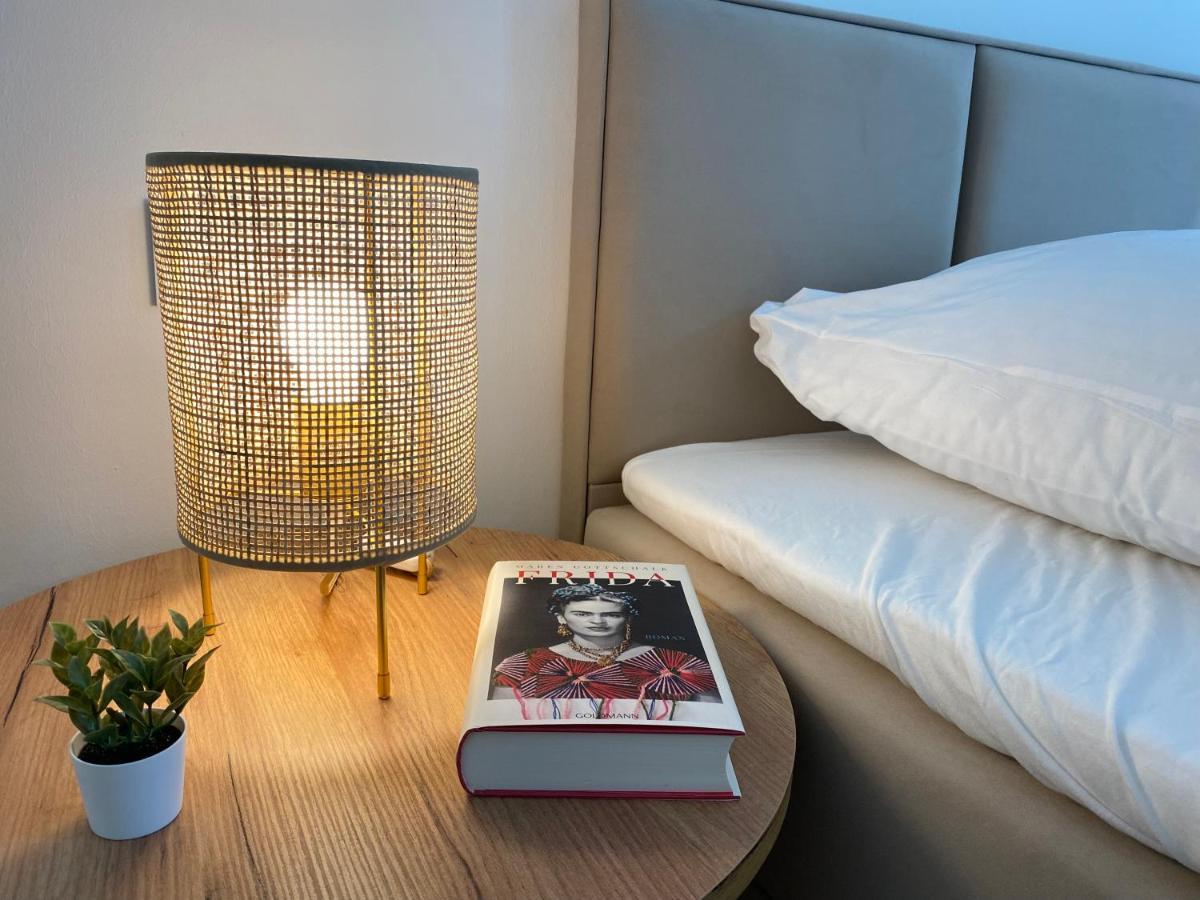 Lightplace • Design • Boxspring • Balkon • 2 Smart Tv •innenstadt Apartment Braunschweig