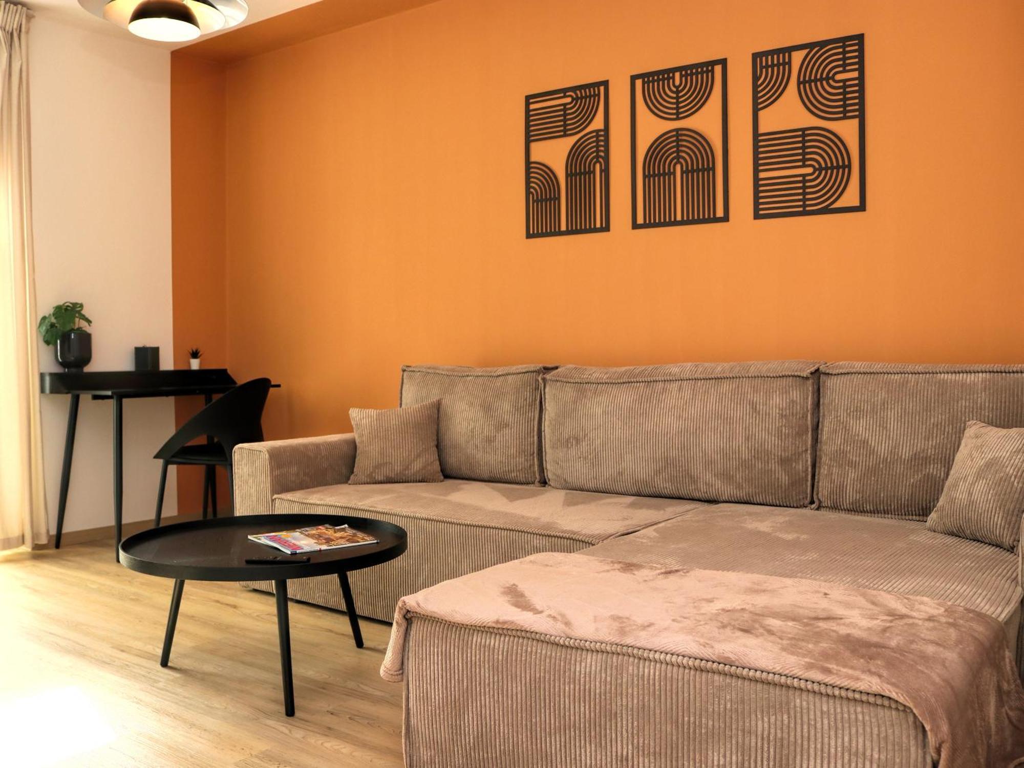 Lightplace • Design • Boxspring • Balkon • 2 Smart Tv •innenstadt