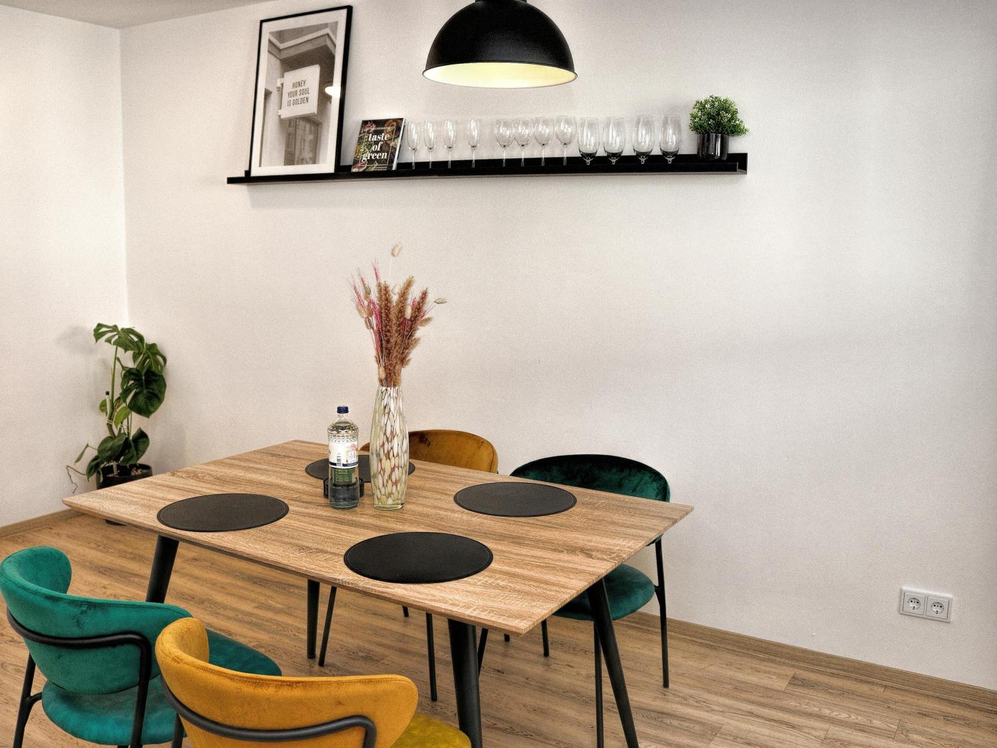 Lightplace • Design • Boxspring • Balkon • 2 Smart Tv •innenstadt