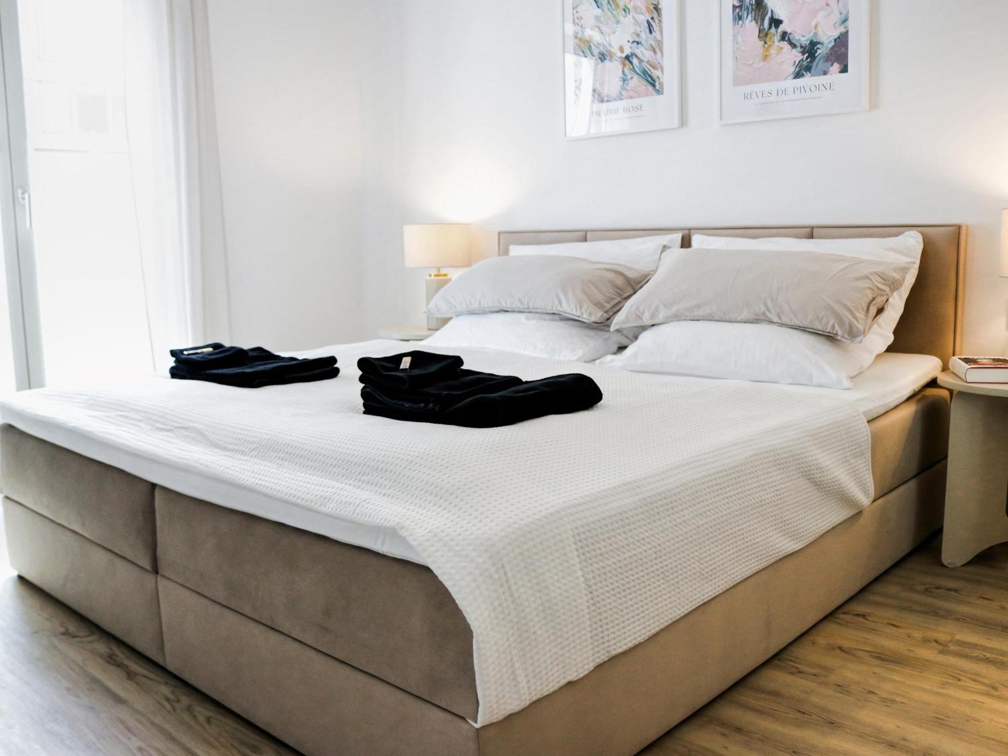 Lightplace • Design • Boxspring • Balkon • 2 Smart Tv •innenstadt *
