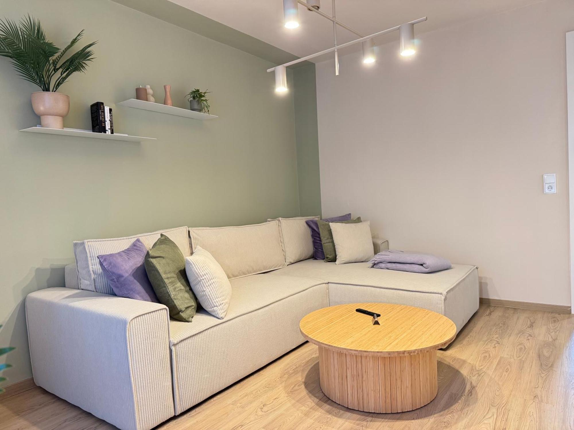 Lightplace • Design • Boxspring • Balkon • 2 Smart Tv •innenstadt Apartment