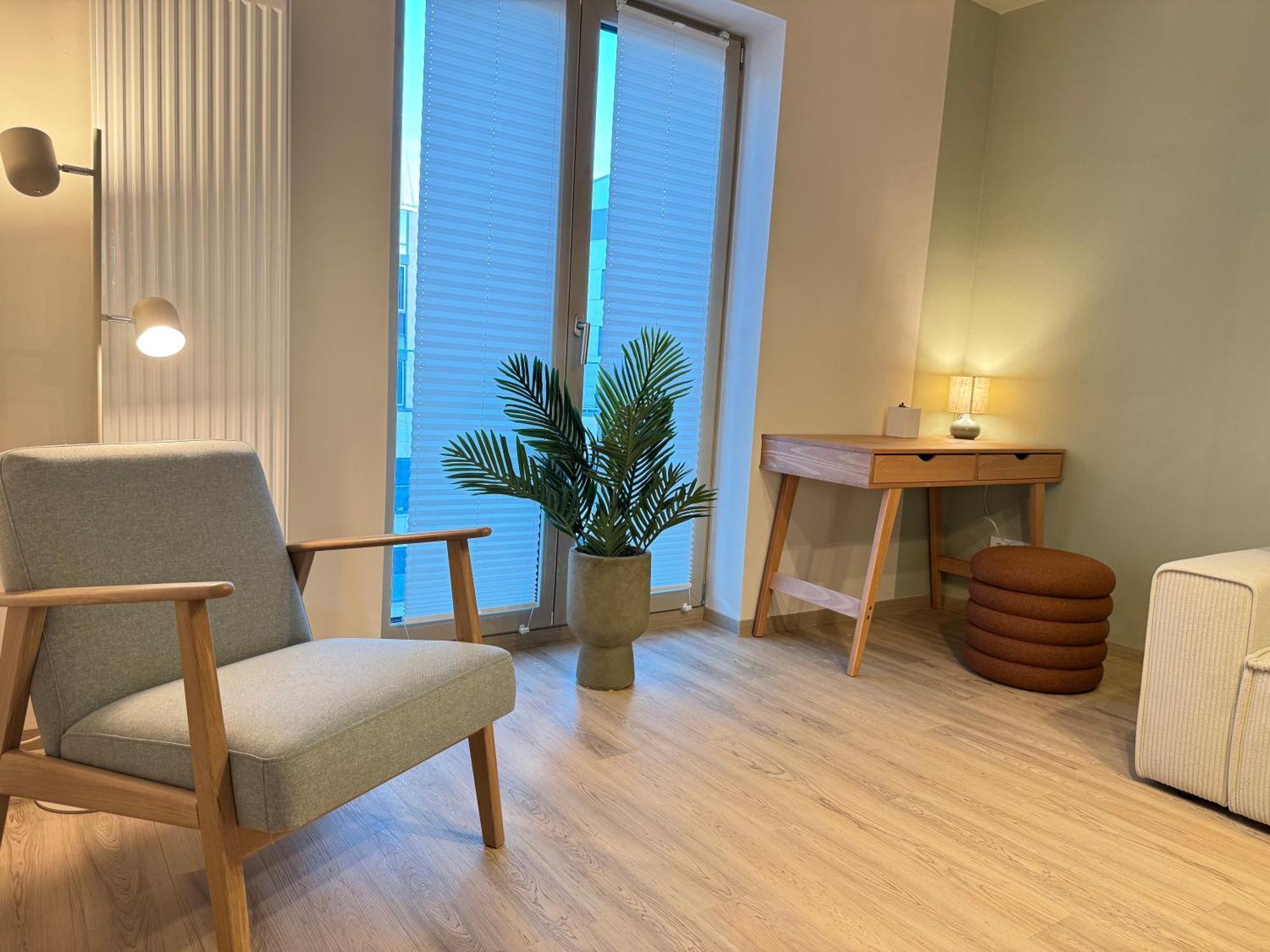 Lightplace • Design • Boxspring • Balkon • 2 Smart Tv •innenstadt Apartment